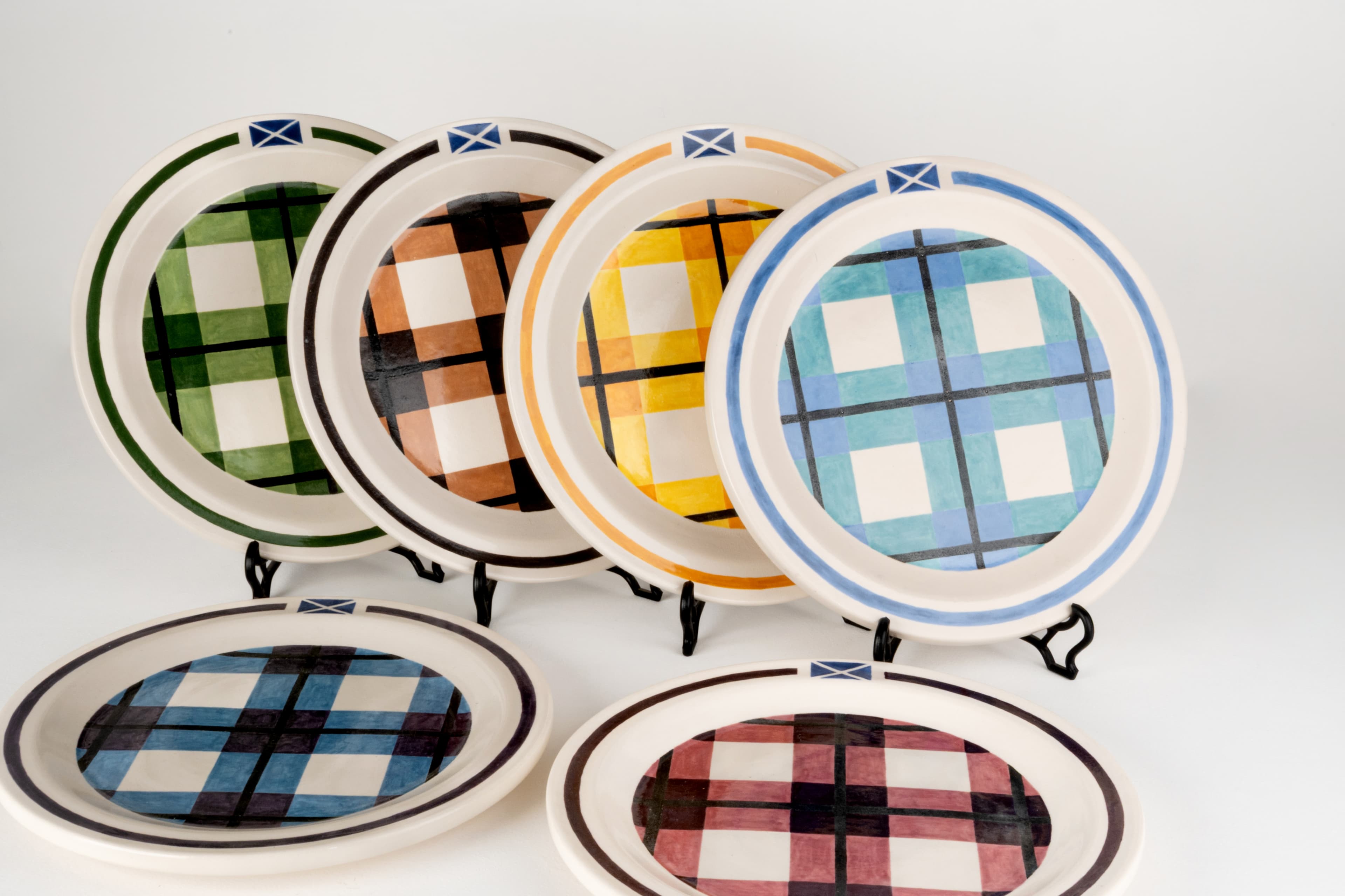 "Los Escoceses" 6 platos de 28cm diám. — cerámica pintada a mano