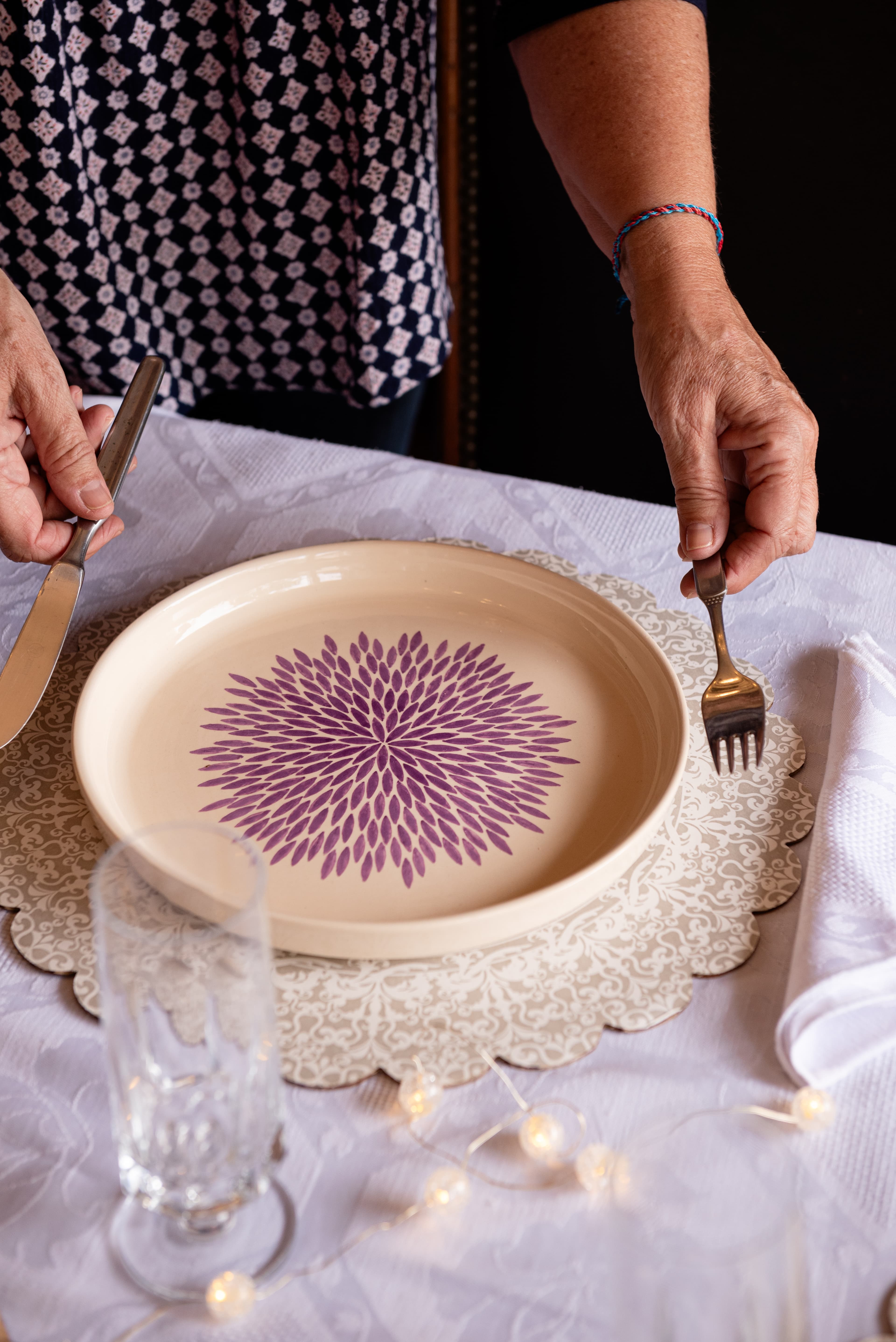 Pieza 151 — cerámica pintada a mano